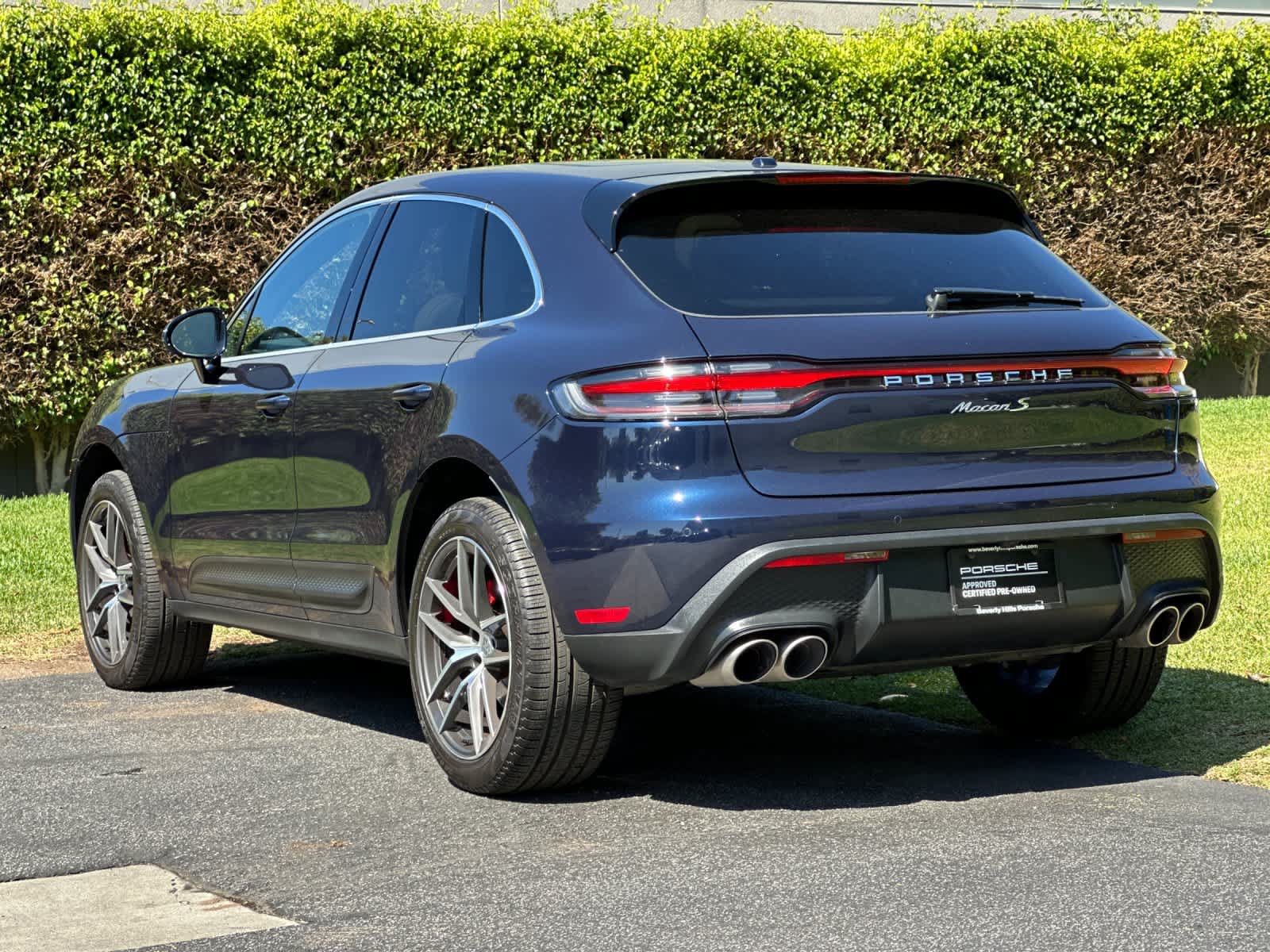 Used 2023 Porsche Macan S AWD/4WD image 3
