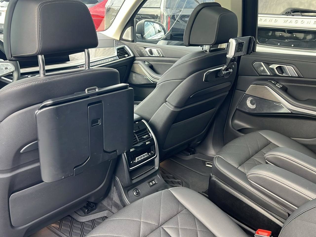 Used 2024 BMW X7 xDrive40i w/ Executive Package AWD/4WD image 17