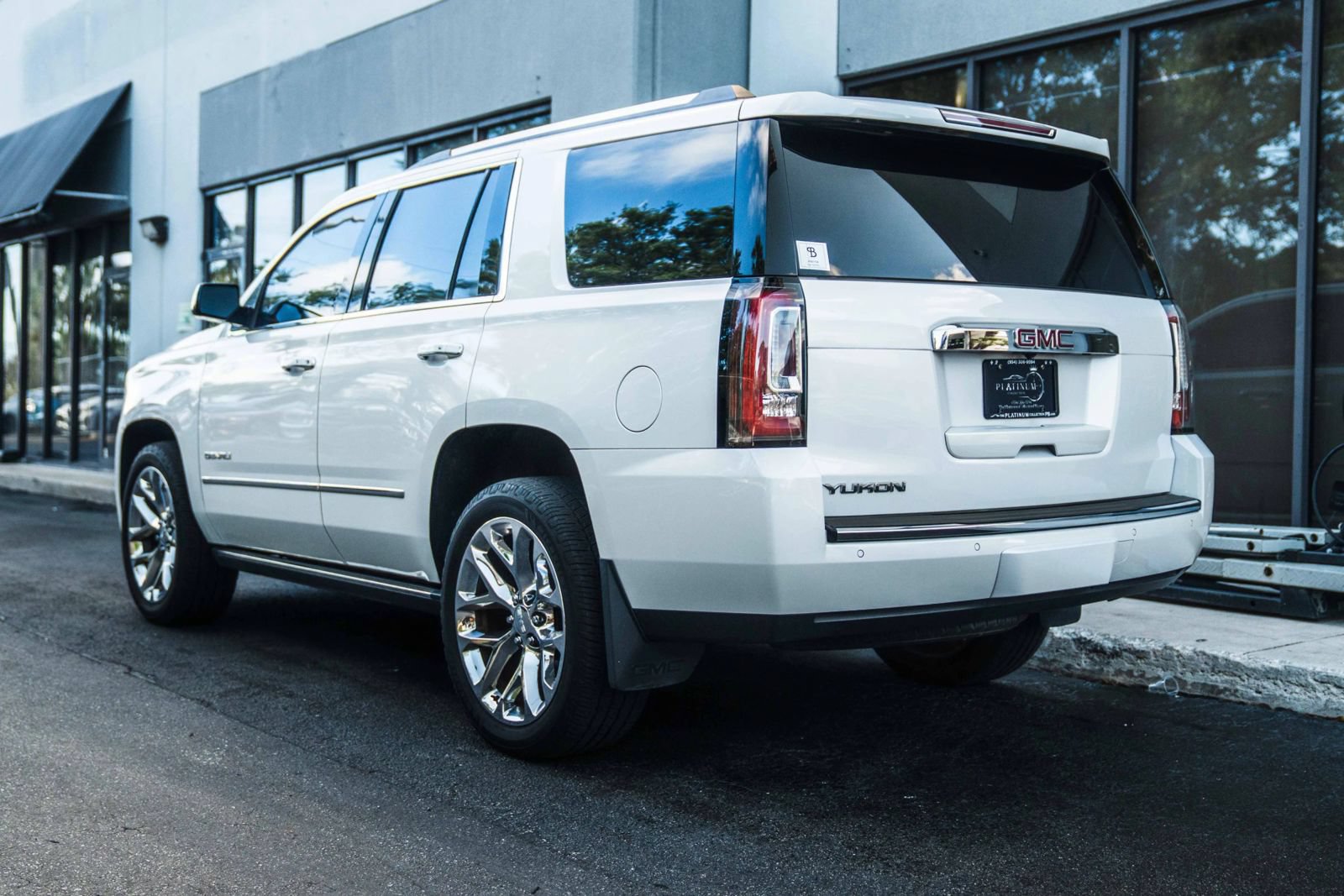 Used 2018 GMC Yukon Denali w/ Open Road Package RWD image 11
