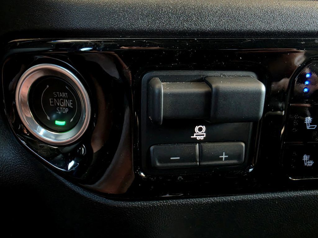 Used 2023 Chevrolet Silverado 1500 LTZ AWD/4WD image 51