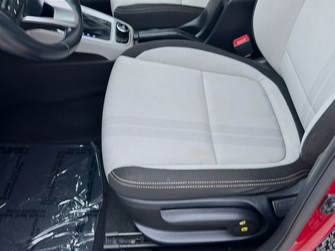 Used 2021 Hyundai Venue SEL FWD image 15