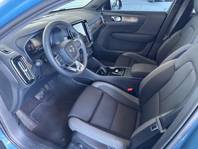 Used 2023 Volvo C40 Recharge Core AWD/4WD image 8