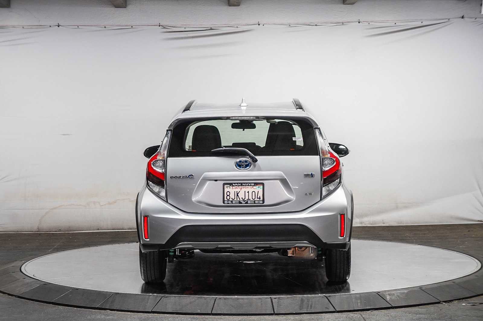 Certified 2019 Toyota Prius C FWD image 4