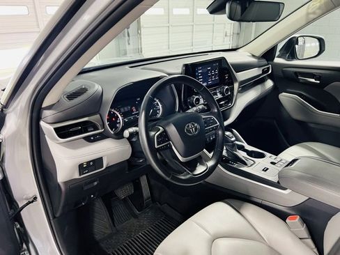 Used 2023 Toyota Highlander XLE image 24