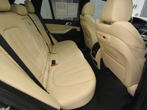 Used 2022 BMW X5 xDrive40i w/ Premium Package AWD/4WD image 18