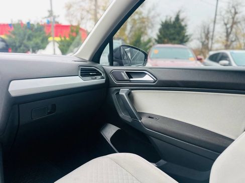 Used 2018 Volkswagen Tiguan S image 16