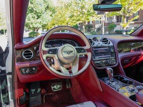 Used 2019 Bentley Bentayga image 82