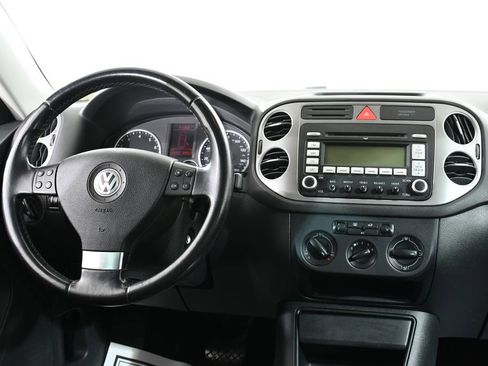Used 2009 Volkswagen Tiguan SE image 8