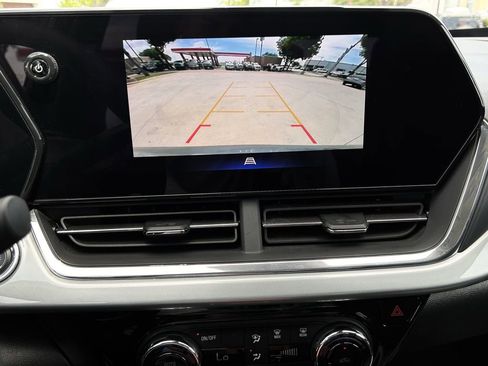 Used 2025 Chevrolet Trax LT image 19