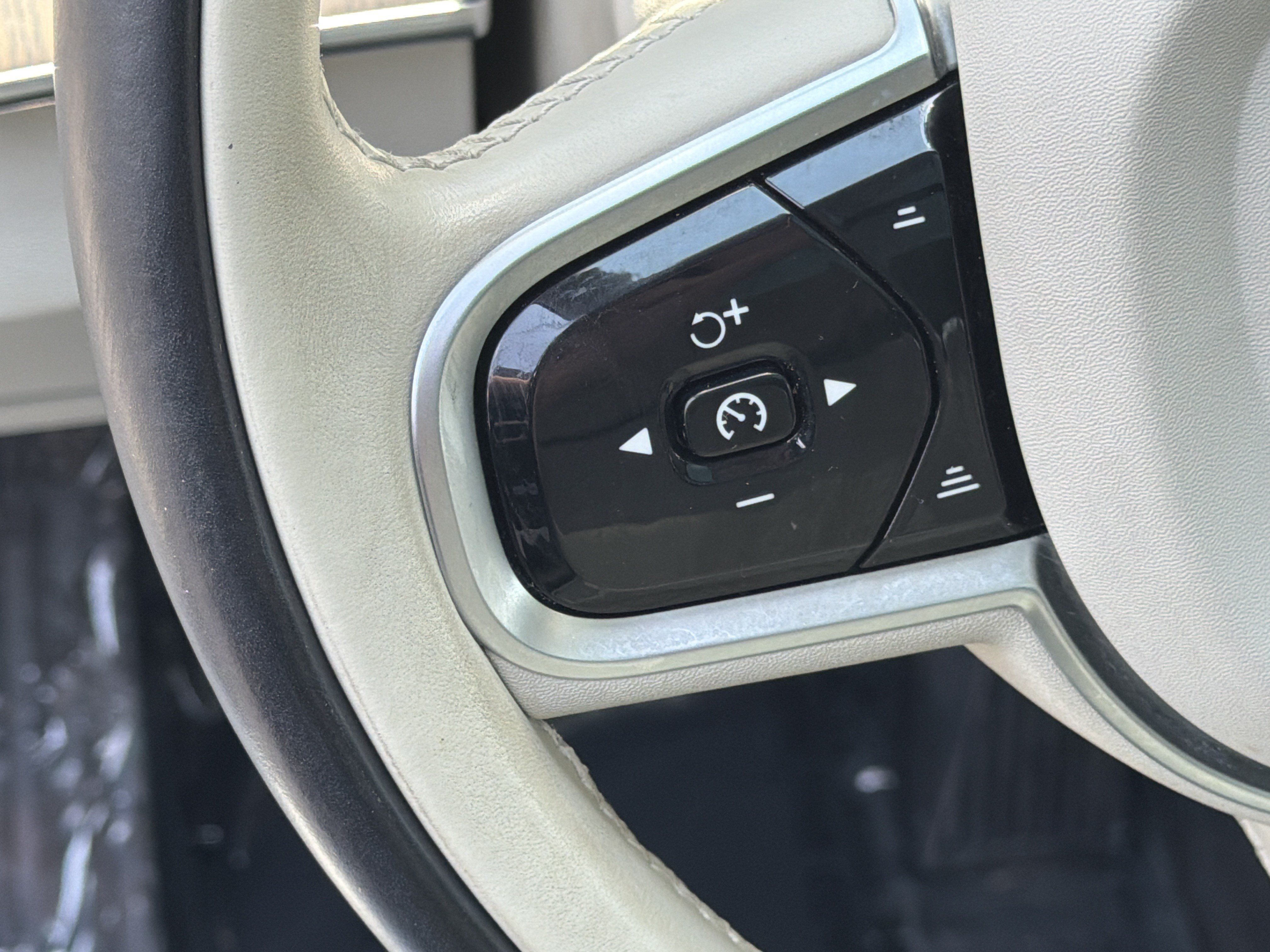Certified 2023 Volvo XC90 B6 Plus w/ Protection Package Premier AWD/4WD image 19