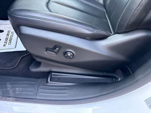 Used 2025 Chrysler Pacifica Select FWD image 18