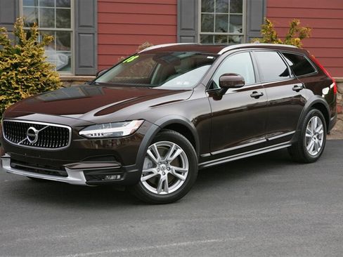 Used 2018 Volvo V90 T5 Cross Country w/ Plus Package image 1