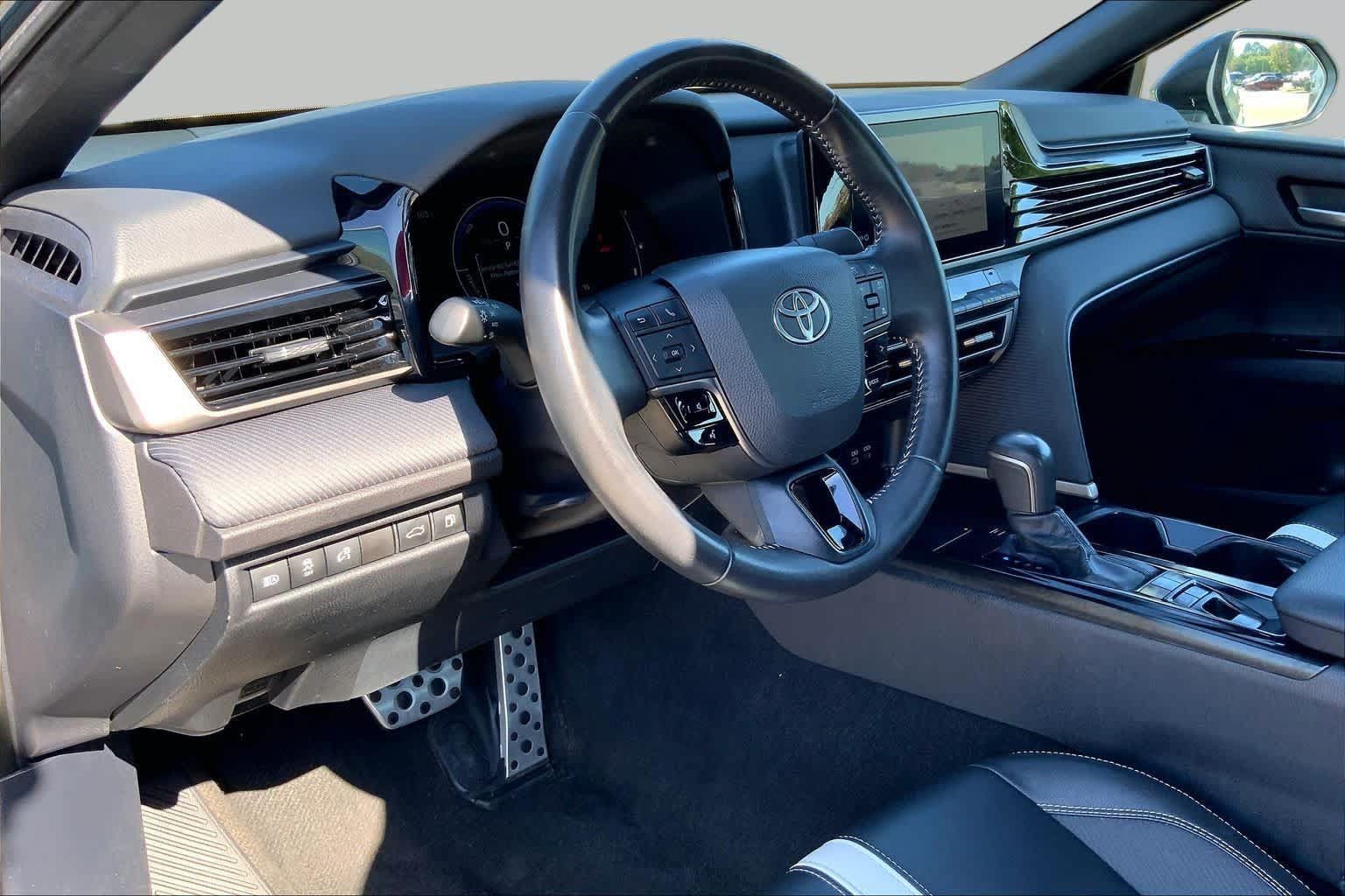 Used 2025 Toyota Camry SE FWD image 17