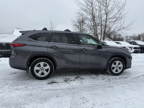 Used 2023 Toyota Highlander LE image 7