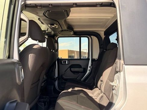 Used 2023 Jeep Gladiator Rubicon AWD/4WD image 11