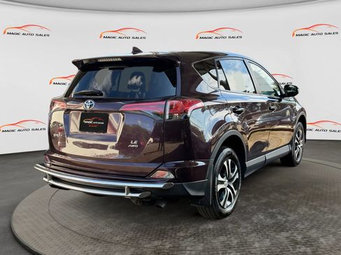 Used 2018 Toyota RAV4 LE w/ All Weather Liner Package AWD/4WD image 10