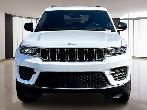 Used 2025 Jeep Grand Cherokee Laredo X w/ Luxury Tech Group I AWD/4WD image 16
