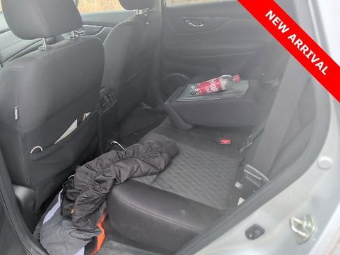 Used 2020 Nissan Rogue SV image 18