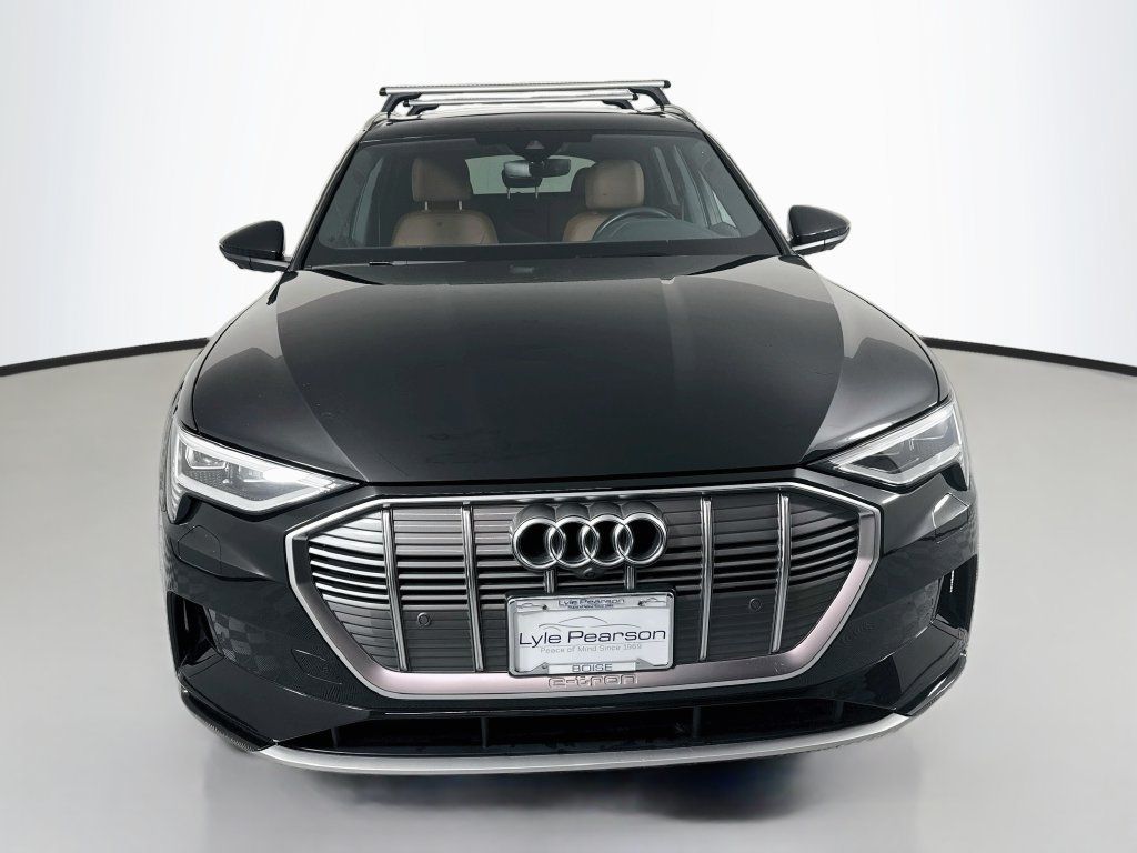 Used 2022 Audi e-tron Premium Plus AWD/4WD image 6