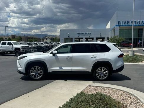Used 2025 Toyota Grand Highlander AWD image 2