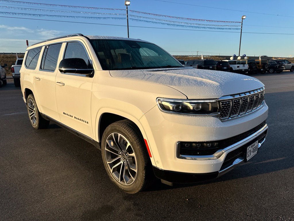 Used 2023 Jeep Grand Wagoneer L Series III AWD/4WD image 2