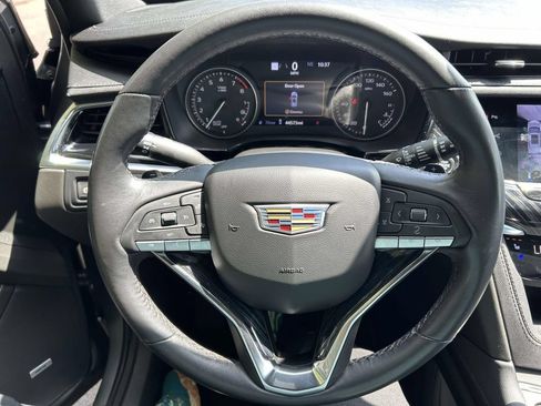 Used 2024 Cadillac XT6 Premium Luxury w/ Technology Package FWD image 20