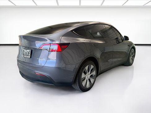 Used 2023 Tesla Model Y Long Range AWD/4WD image 4