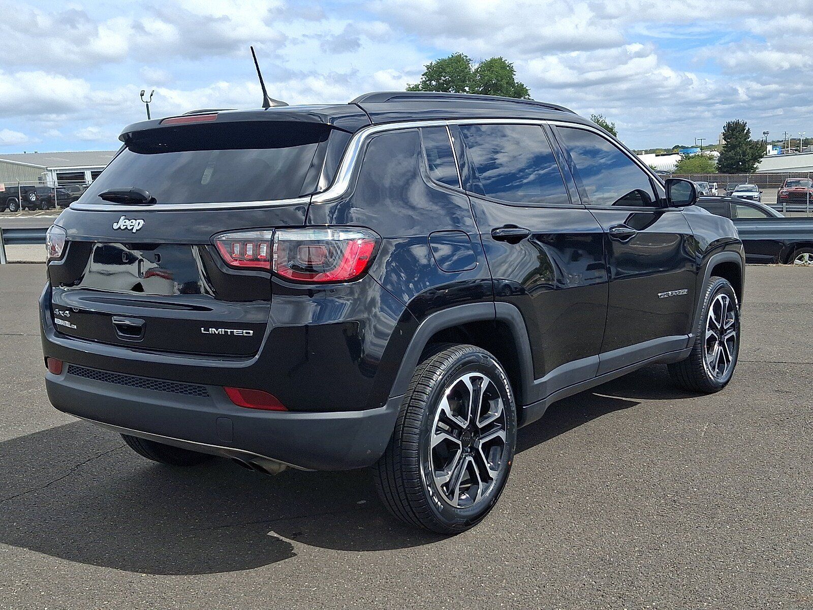 Certified 2022 Jeep Compass Limited w/ Sun and Sound Group AWD/4WD image 6