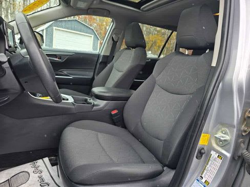 Used 2020 Toyota RAV4 XLE image 17