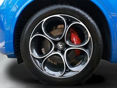 Used 2023 Alfa Romeo Stelvio Veloce image 24