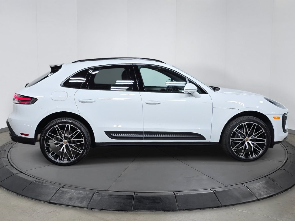 Certified 2026 Porsche Macan AWD/4WD image 8