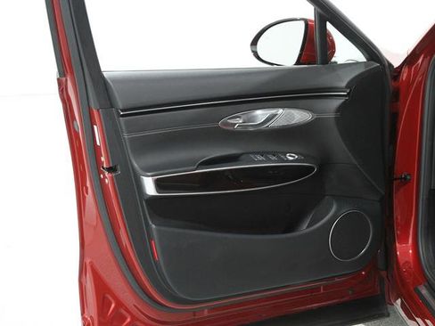 Certified 2022 Genesis GV70 2.5T image 4