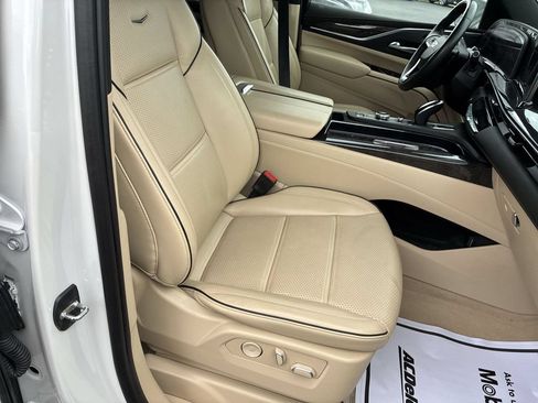 Used 2023 Cadillac Escalade Premium Luxury AWD/4WD image 23
