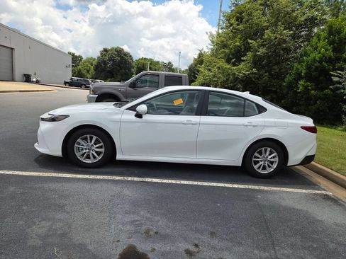 Used 2025 Toyota Camry LE FWD image 4