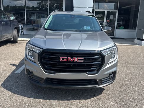Used 2023 GMC Terrain SLT w/ Infotainment Package II FWD image 2