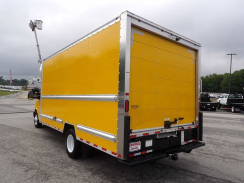 Used 2019 GMC Savana 3500 Extended w/ Driver Convenience Package image 5