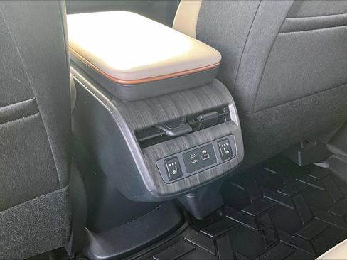 Used 2023 Nissan Ariya AWD image 10