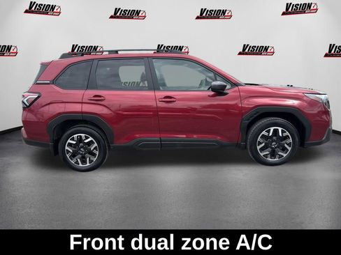 Used 2025 Subaru Forester Premium AWD/4WD image 4
