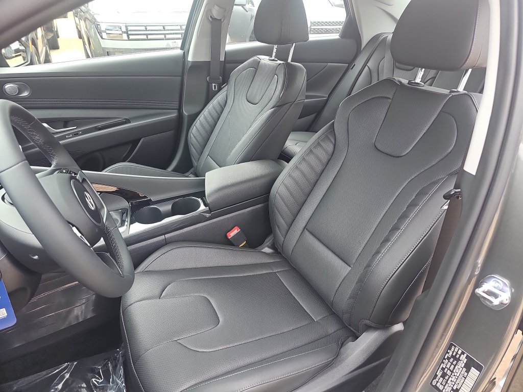 New 2026 Hyundai Elantra Limited FWD image 14