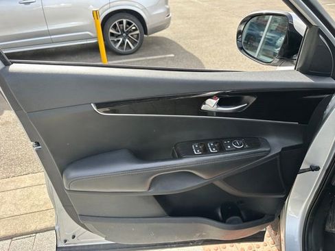 Used 2020 Kia Sorento LX image 10