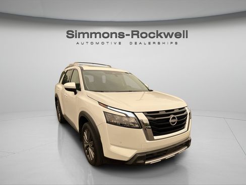 Used 2025 Nissan Pathfinder SL w/ SL Premium Package AWD/4WD image 7