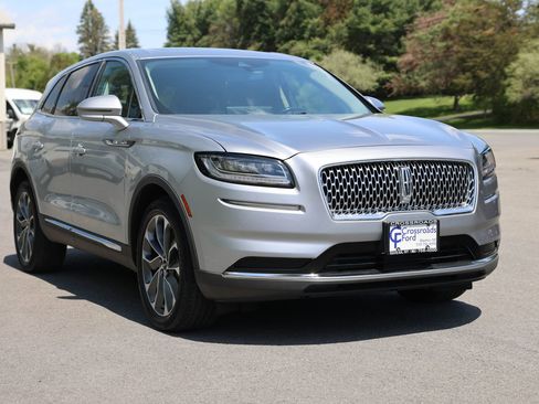 Used 2023 Lincoln Nautilus Reserve AWD/4WD image 3