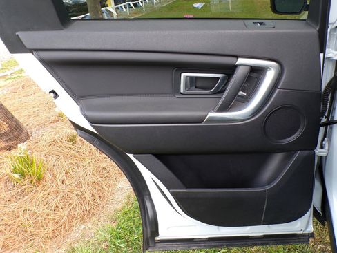 Used 2019 Land Rover Discovery Sport image 39