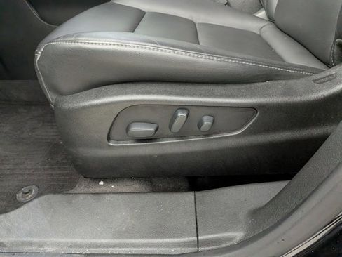 Used 2020 Cadillac XT4 Premium Luxury w/ Cold Weather Package image 18