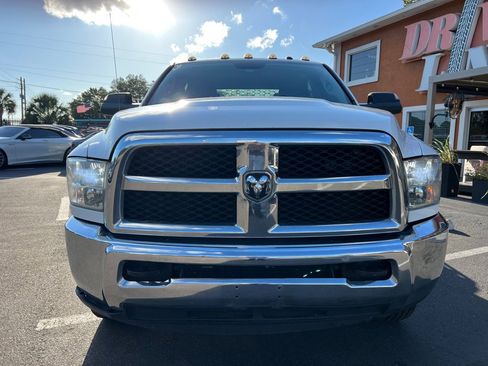 Used 2018 RAM 3500 Tradesman w/ Chrome Appearance Group AWD/4WD image 4
