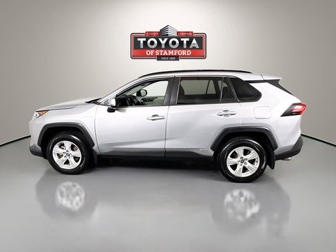 Used 2021 Toyota RAV4 XLE w/ Convenience Package image 4