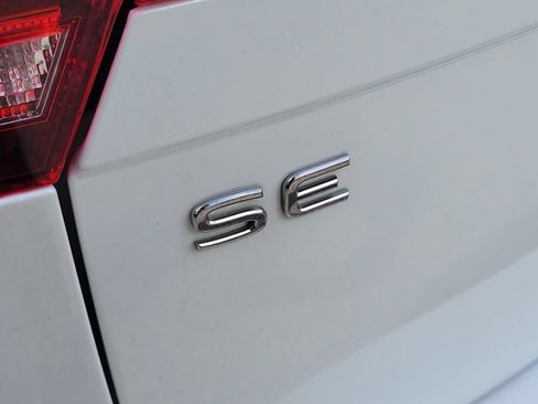 Used 2024 Volkswagen Tiguan SE R-Line FWD image 5