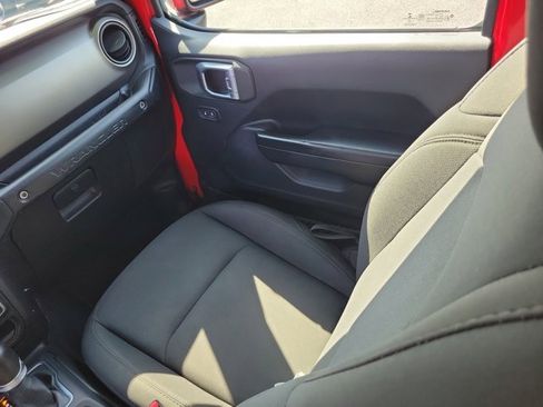 Used 2019 Jeep Wrangler Sport image 4