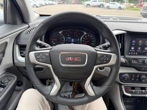 Used 2024 GMC Terrain SLE w/ Driver Convenience Package FWD image 20