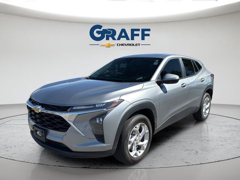 Used 2024 Chevrolet Trax LS w/ LS Convenience Package FWD image 1